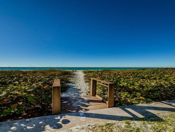 Beachfront Four Bedroom Vacation Condo in Belleair Beach