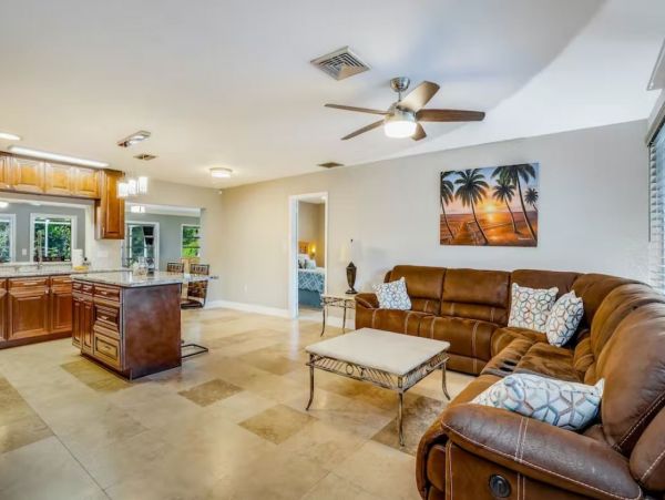 Charming Pool Vacation Home in Fort Myers 10 Guests