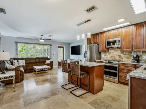 Charming Pool Vacation Home in Fort Myers 10 Guests
