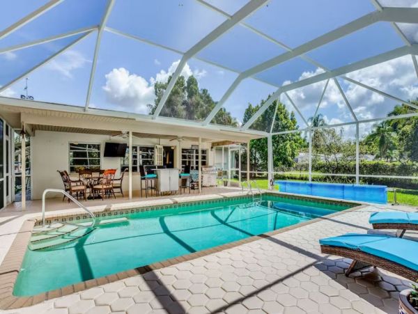 Charming Pool Vacation Home in Fort Myers 10 Guests