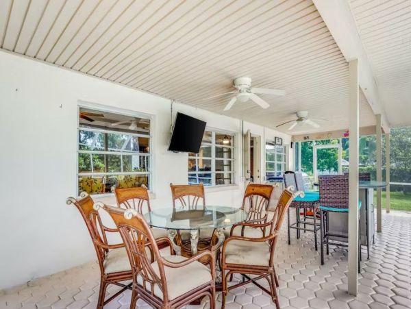 Charming Pool Vacation Home in Fort Myers 10 Guests