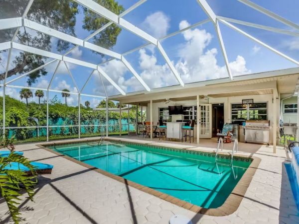 Charming Pool Vacation Home in Fort Myers 10 Guests