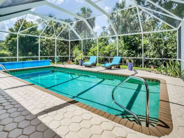 Charming Pool Vacation Home in Fort Myers 10 Guests