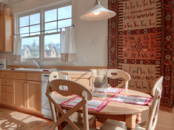 Three Bedroom Vacation Rental in Big Sky with Great Views and Hot Tub