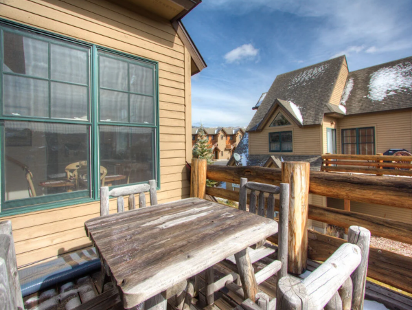 Three Bedroom Vacation Rental in Big Sky with Great Views and Hot Tub