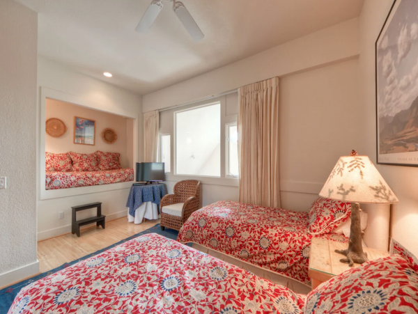 Three Bedroom Vacation Rental in Big Sky with Great Views and Hot Tub