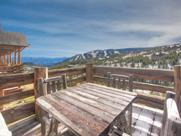Three Bedroom Vacation Rental in Big Sky with Great Views and Hot Tub