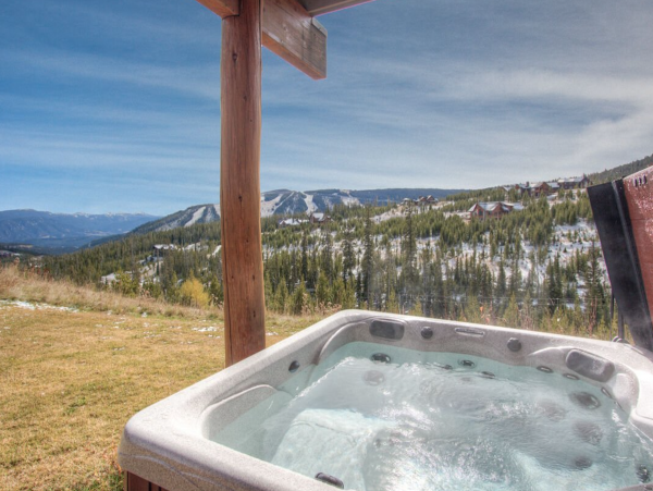 Three Bedroom Vacation Rental in Big Sky with Great Views and Hot Tub