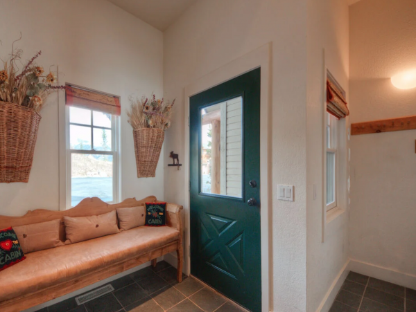 Three Bedroom Vacation Rental in Big Sky with Great Views and Hot Tub