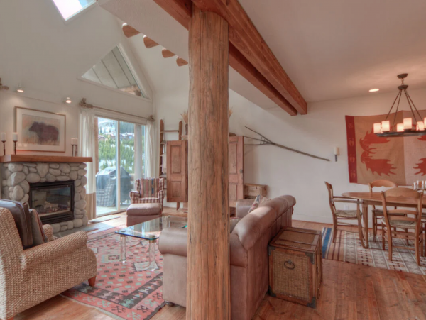 Three Bedroom Vacation Rental in Big Sky with Great Views and Hot Tub