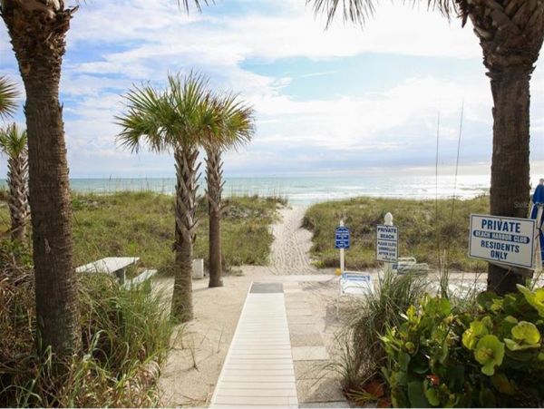 Two Bedroom Walk to Beach vacation Condo in Longboat Key