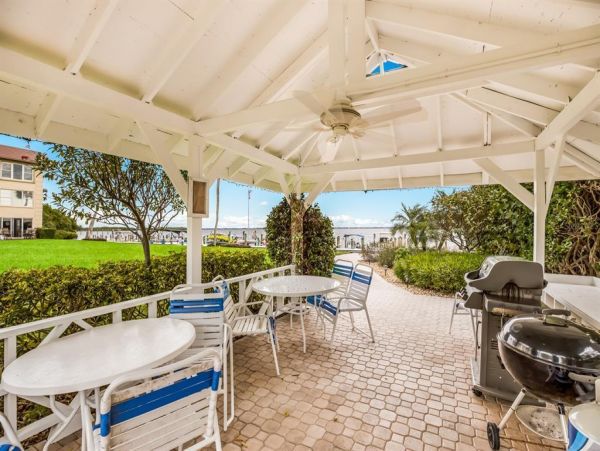 Two Bedroom Walk to Beach vacation Condo in Longboat Key