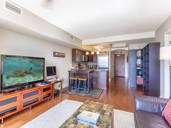 Honolulu Vacation Condo Two Bedroom Sleeps 6 Guests