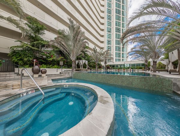 Honolulu Vacation Condo Two Bedroom Sleeps 6 Guests