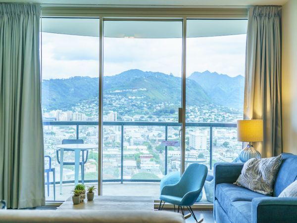 Honolulu Two Bedroom Condo with Balcony Sleeps 6