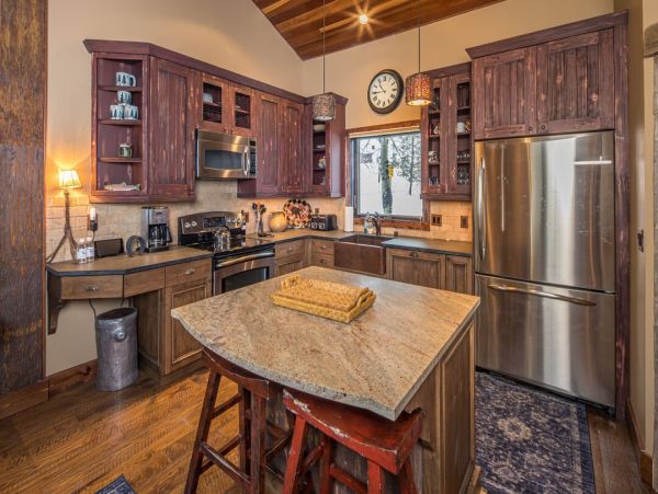 Spacious Three Bedroom Condo Ski in Ski out