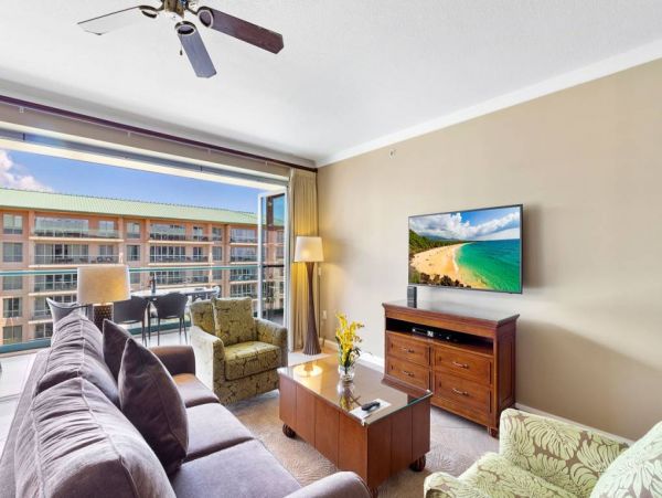Beachfront Five Bedroom Rental Condo in Kaanapali