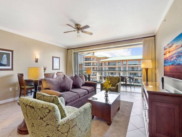 Beachfront Five Bedroom Rental Condo in Kaanapali