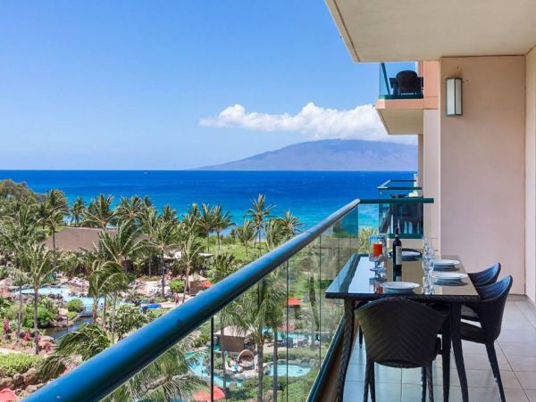 Beachfront Five Bedroom Rental Condo in Kaanapali