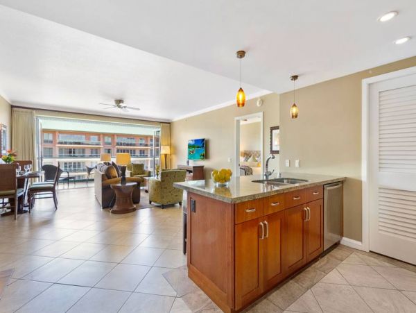 Beachfront Five Bedroom Rental Condo in Kaanapali