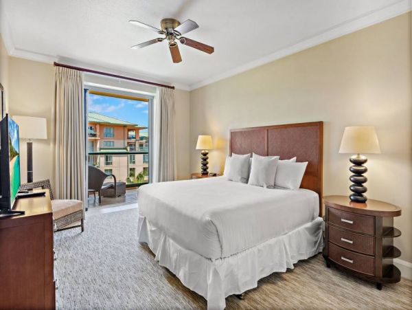 Beachfront Five Bedroom Rental Condo in Kaanapali
