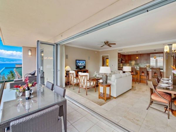 Beachfront Five Bedroom Rental Condo in Kaanapali