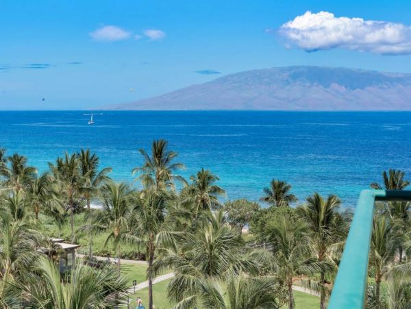 Beachfront Five Bedroom Rental Condo in Kaanapali