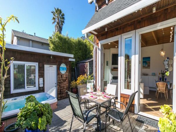 Santa Cruz Three Bedroom Home with Deck & Spa
