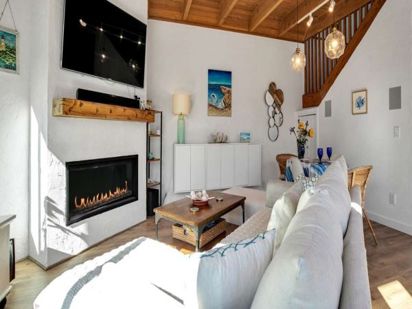 Santa Cruz Three Bedroom Home with Deck & Spa
