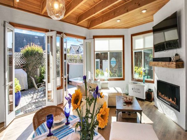 Santa Cruz Three Bedroom Home with Deck & Spa