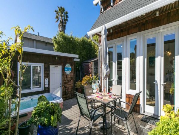 Santa Cruz Three Bedroom Home with Deck & Spa