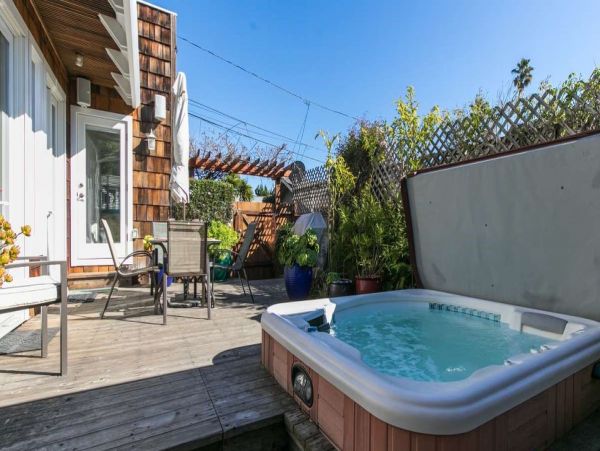 Santa Cruz Three Bedroom Home with Deck & Spa