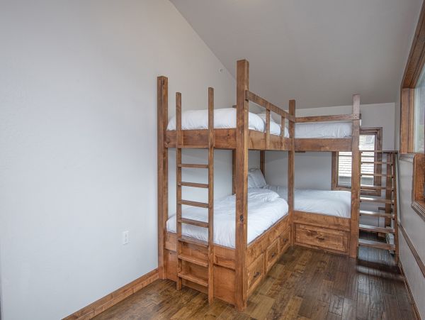 Gorgeous 3 Bedroom Condo in Vail Sleeps 10