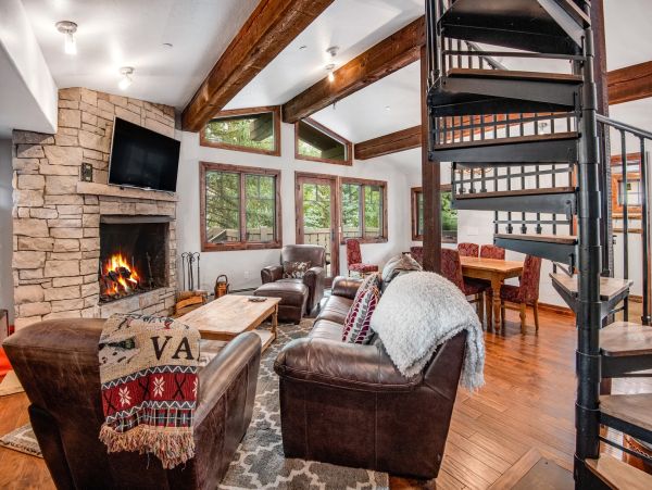 Gorgeous 3 Bedroom Condo in Vail Sleeps 10