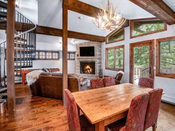 Gorgeous 3 Bedroom Condo in Vail Sleeps 10