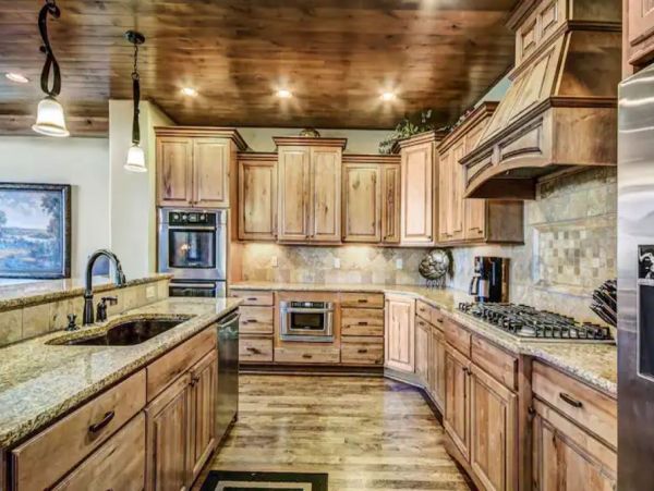 Four Bedroom Luxury Vacation Home in Breckenridge Sleeps 16 Guests