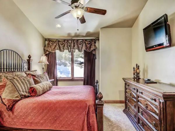 Four Bedroom Luxury Vacation Home in Breckenridge Sleeps 16 Guests