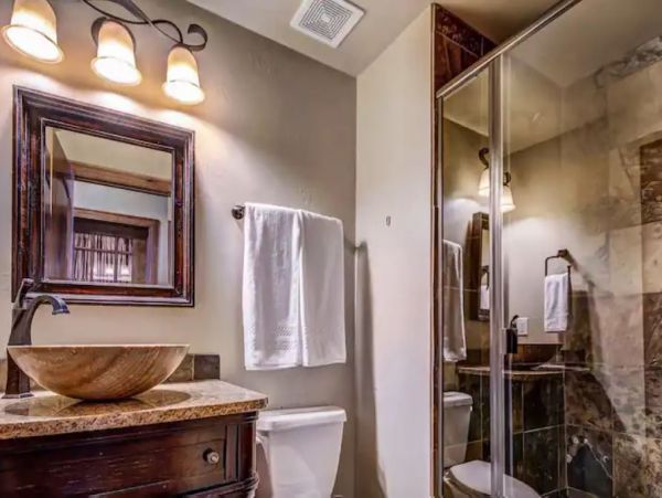 Four Bedroom Luxury Vacation Home in Breckenridge Sleeps 16 Guests