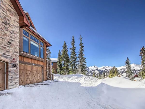 Four Bedroom Luxury Vacation Home in Breckenridge Sleeps 16 Guests