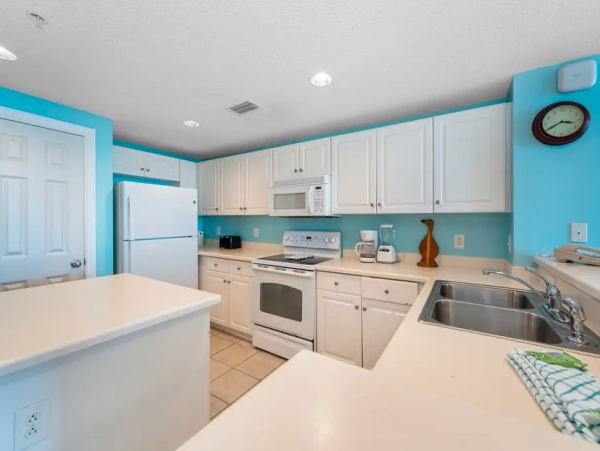 Exceptional views from this nice looking unit