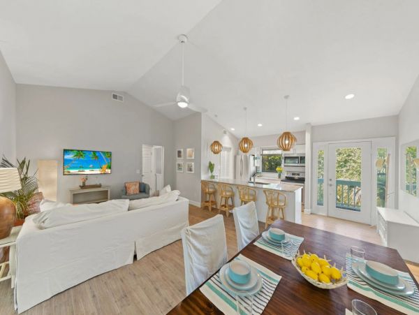 Lovely Vacation Home in Sanibel Close to Beach Sleeps Six