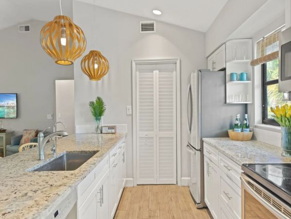 Lovely Vacation Home in Sanibel Close to Beach Sleeps Six