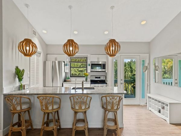 Lovely Vacation Home in Sanibel Close to Beach Sleeps Six