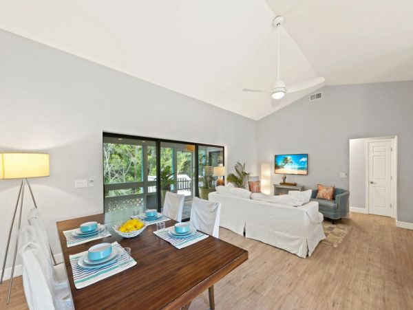 Lovely Vacation Home in Sanibel Close to Beach Sleeps Six