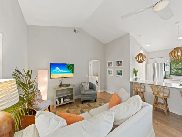 Lovely Vacation Home in Sanibel Close to Beach Sleeps Six