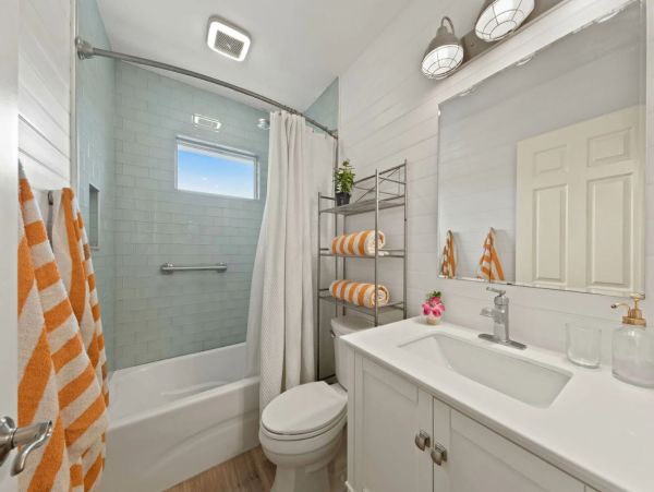 Lovely Vacation Home in Sanibel Close to Beach Sleeps Six