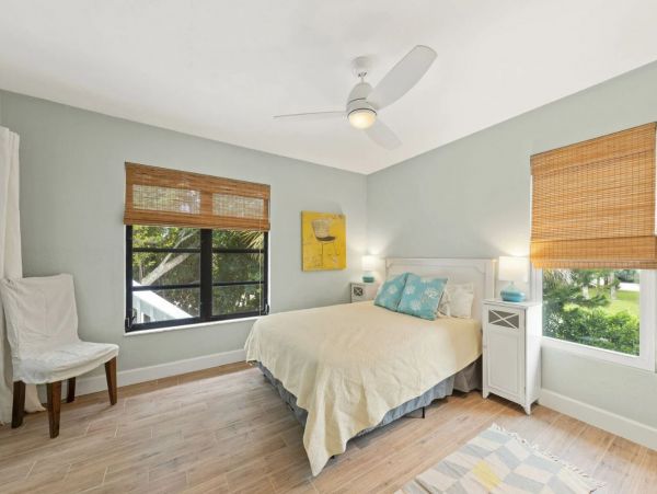 Lovely Vacation Home in Sanibel Close to Beach Sleeps Six