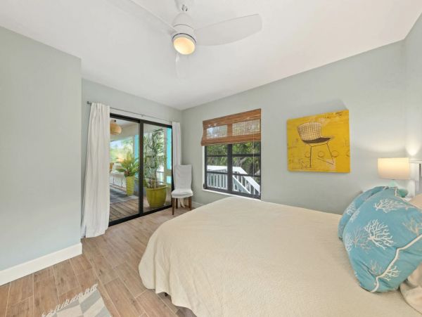 Lovely Vacation Home in Sanibel Close to Beach Sleeps Six