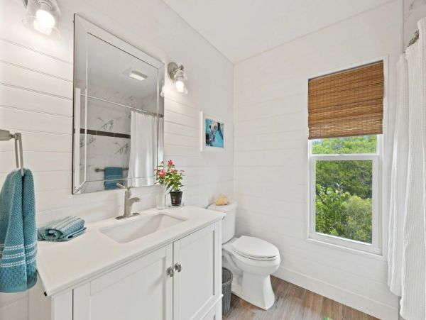 Lovely Vacation Home in Sanibel Close to Beach Sleeps Six