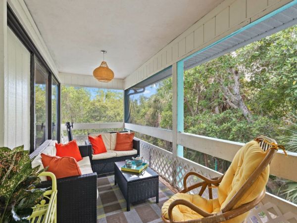 Lovely Vacation Home in Sanibel Close to Beach Sleeps Six